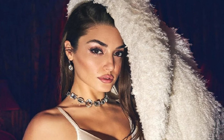 Hande Erçel'den Lübnan çıkarması! Sevgilisi yalnız bırakmadı...