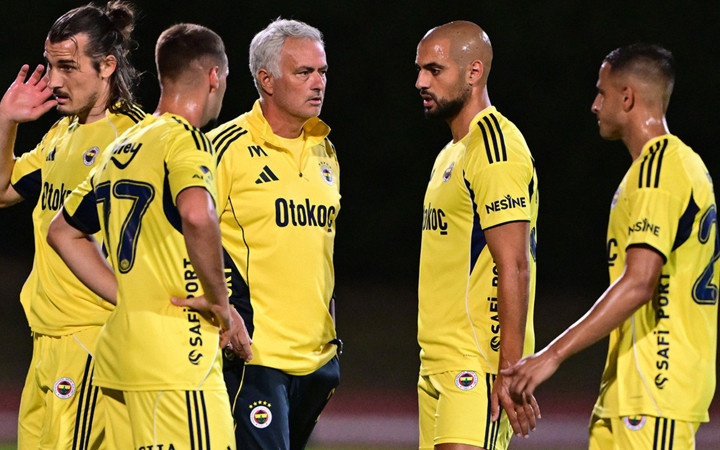 Fenerbahçe'de Jose Mourinho'dan itiraf! İlgilendiği yıldızı açıkladı... Sağ kanat atağı