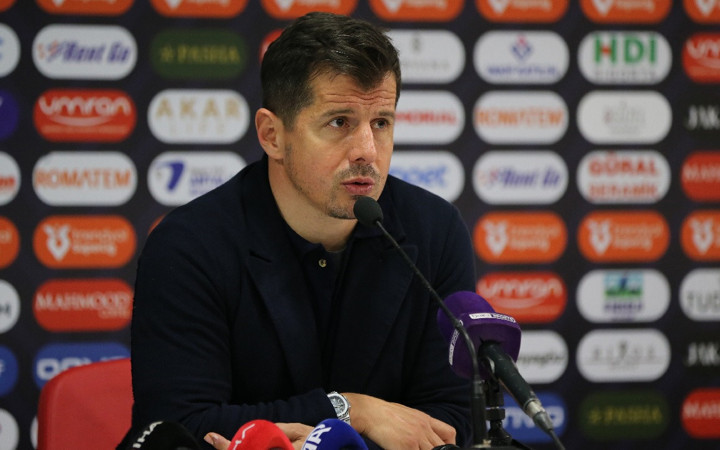 Emre Belözoğlu Çeşme'deki ikiz villalarını sattı meğer villalar...