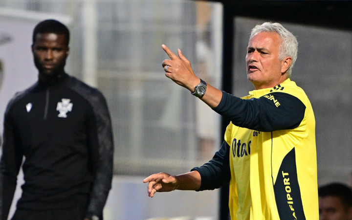 Jose Mourinho'dan olay Fenerbahçe sözleri! Taraftar ikiye bölündü: Gerçekçi olmalıyız...