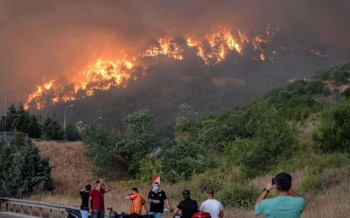 Türkiye alevlerle mücadele ediyor: 10 noktada yangın