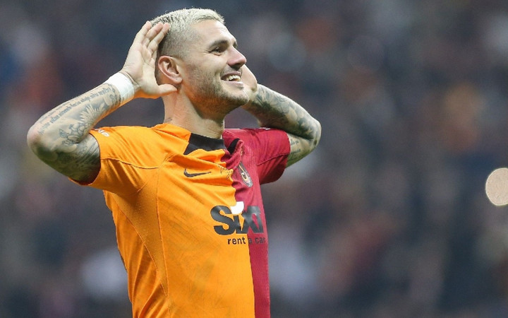 Ünlü futbolcu Icardi iddialar karşısında çıldırdı! Çıplak kareleri paylaştı "Buraları yakarım"