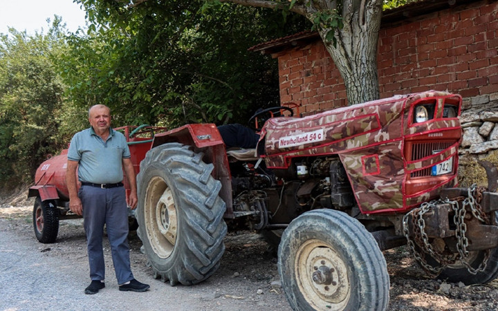 Sağduyulu vatandaş orman yangınına su yetiştirmek için patlak lastikle yol katetti...