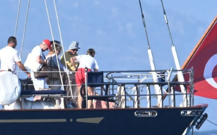 Koç Holding Onursal Başkanı Rahmi Koç lüks yatında misafirlerini ağırladı...