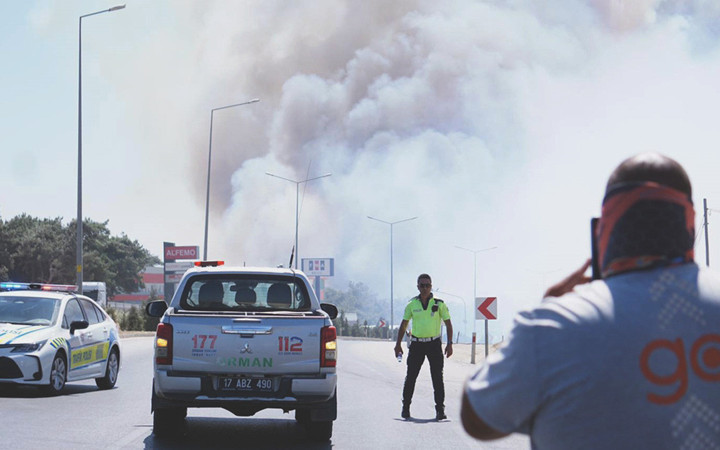 Çanakkale orman yangını çok kötü! Bir site yanıyor üniversite boşaltıldı boğaz kapatıldı