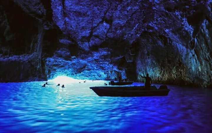 Antalya'da saklı cennet! Deniz mağarası doğaseverler ve fotoğraf tutkunlarının gözdesi oldu...