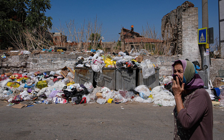 İzmir'de çöp dağları oluştu! Görüntü de korku da korkunç halde
