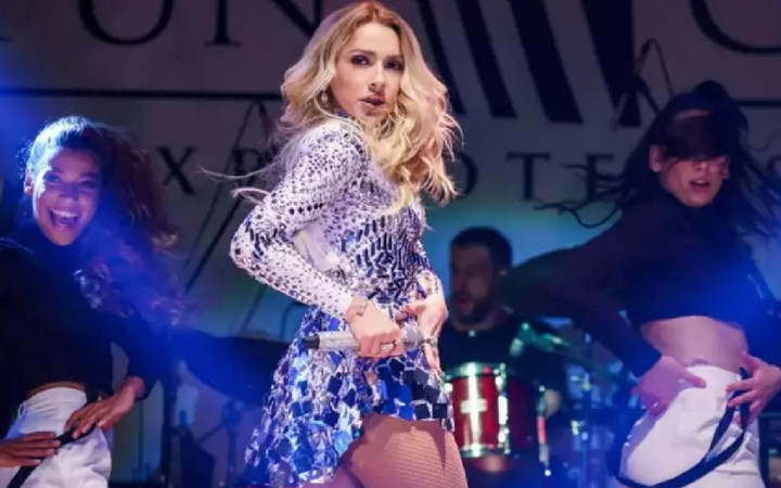 Hadise yine şaşırtmadı! Otel odasından öyle bir paylaşım yaptı ki...