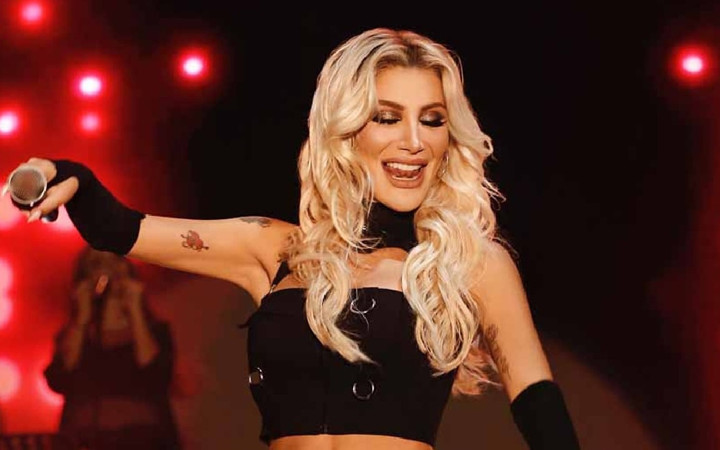 İrem Derici hayranlarına kötü haber! Ünlü şarkıcı hastanelik oldu...