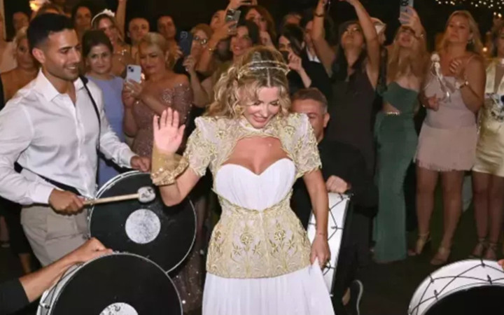 Esra Erol'un kız kardeşi Eda Erol evleniyor! Görkemli kına gecesinden detaylar