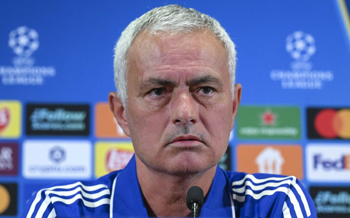 Fenerbahçe'den kovulan Jose Mourinho dünyada manşet oldu