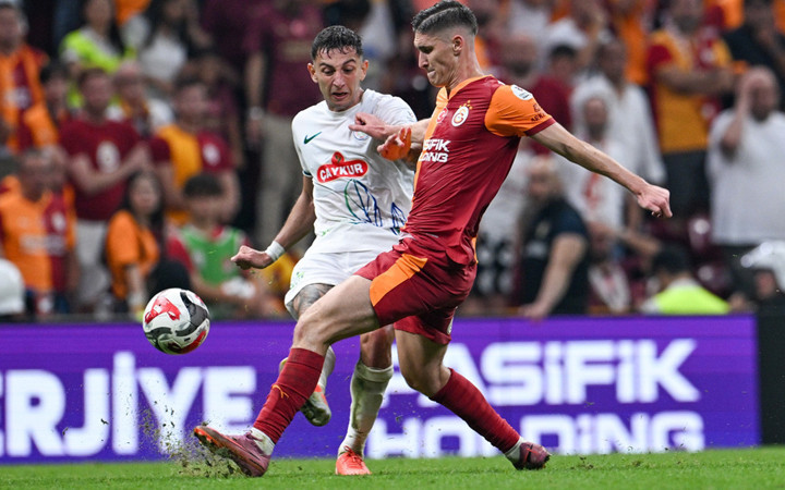 Eski hakemler Galatasaray-Çaykur Rizespor maçındaki tartışmalı pozisyonları yorumladı