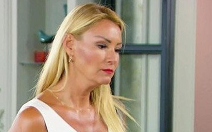 Pınar Altuğ bikinili fotoğrafına gelen 'donsuz çıkın ortalığa' yorumuna sessiz kalamadı