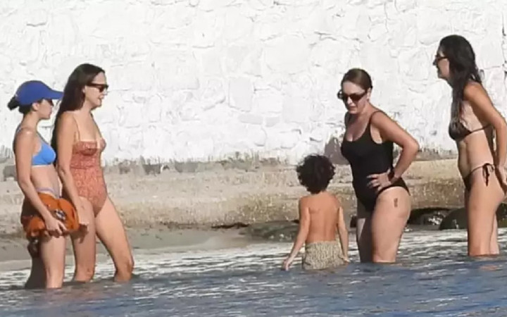 Muhteşem üçlü bir arada! Ezgi Mola, Gupse Özay ve Öykü Karayel çocukları ile Alaçatı'da buluştu...