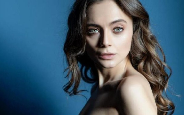 Damla Sönmez'in tatil pozları nefes kesti! Formda görüntüsü hayran bıraktı...