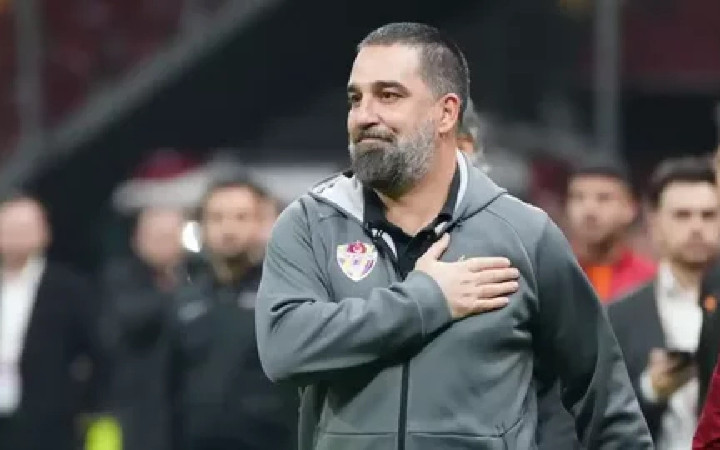 Arda Turan İstanbul'da! Ailesi ile hasret gideriyor...