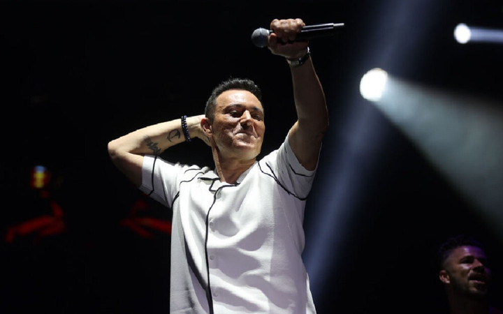 Mustafa Sandal konserde attığı azar sonrası özür diledi...