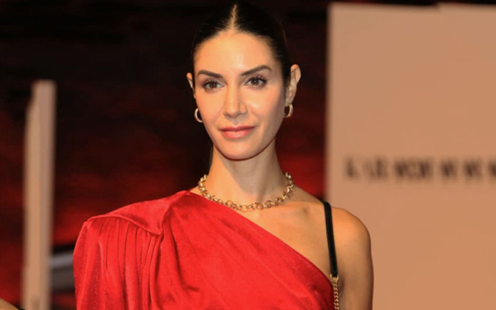 Cem Yılmaz'ın eski eşi Ahu Yağtu yere yığıldı, apar topar hastaneye kaldırıldı!