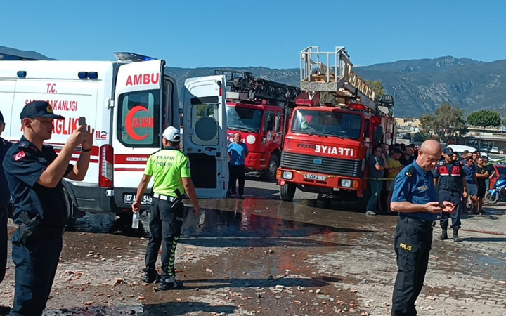 Antalya'da toptancı halinde patlama! Ölü ve yaralılar var