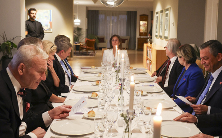 Özgür Özel'den dikkat çeken akşam yemeği! CHP'den açıklama geldi