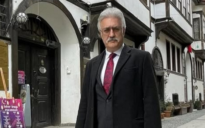 Tamer Karadağlı hakkında şok iddia! Şikayet üzerine sanatçılar ders veremeyecek...