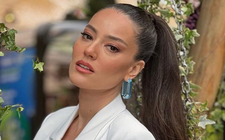 Oyuncu Pelin Akil, Anıl Altan ile boşanmasının ardından ilk kez konuştu: ''Zorlanıyorum''