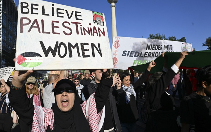 Binlerce kişi tek yürek oldu! Berlin'de Filistin'e destek için yürüdüler...