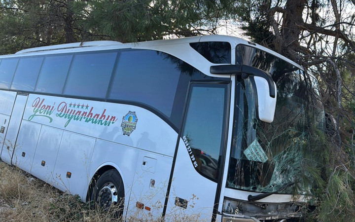 Yolcu otobüsüyle çarpıştı! Feci kazada bir aile yok oldu