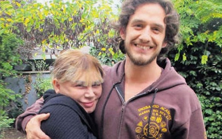 Sezen Aksu'nun oğlu Mithat Can Özer'in son hali herkesi hayrete düşürdü! Bambaşka biri olmuş