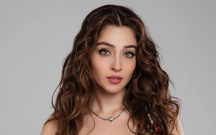 Cemre Baysel'den olay paylaşım! Güzelliği sosyal medyayı salladı...