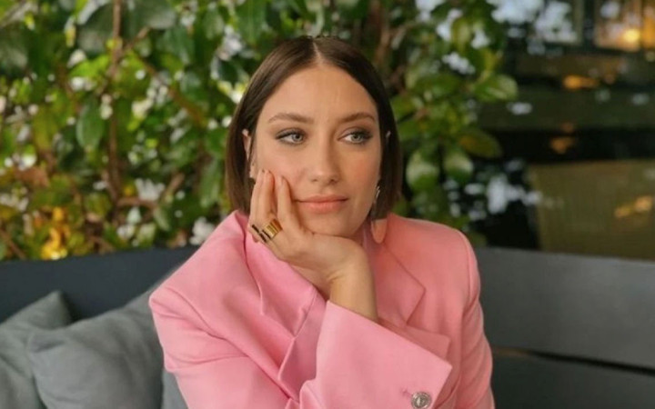 Hazal Kaya lüks mutfağını paylaştı! Sosyal medyada eleştiri yağmuruna tutuldu