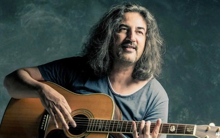 Şarkıcı Çelik saçlarını boyattı! O haline sosyal medyada yorum yağdı