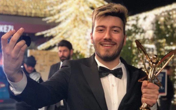 Enes Batur 16 milyonluk Youtube kanalını kapattı! Sevgilisi onu terkedip evlenince...