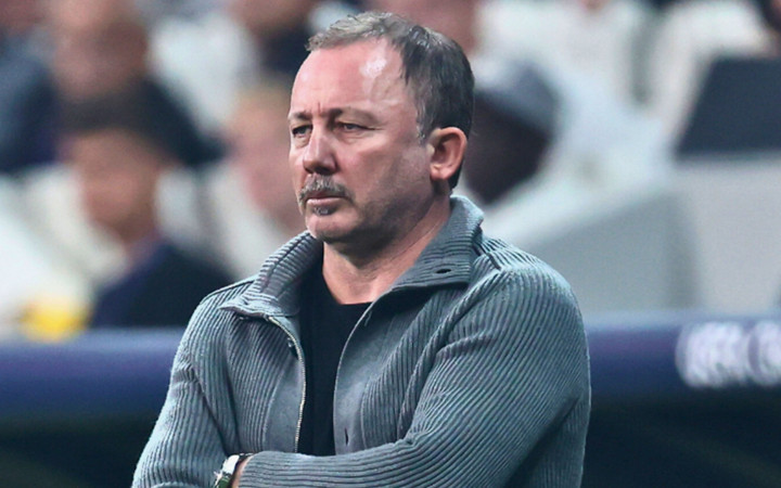 Sergen Yalçın gecelere aktı! Yan koltukta iki kadın kucak kucağa otururken yakalandı