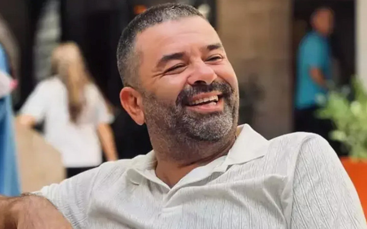 Bülent Şakrak kendisinden 16 yaş küçük sevgilisiyle o pozu verdi! Sosyal medya çalkalandı