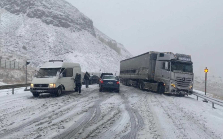 Kar yağışı fena bastırdı! 15 ilimiz beyaza büründü