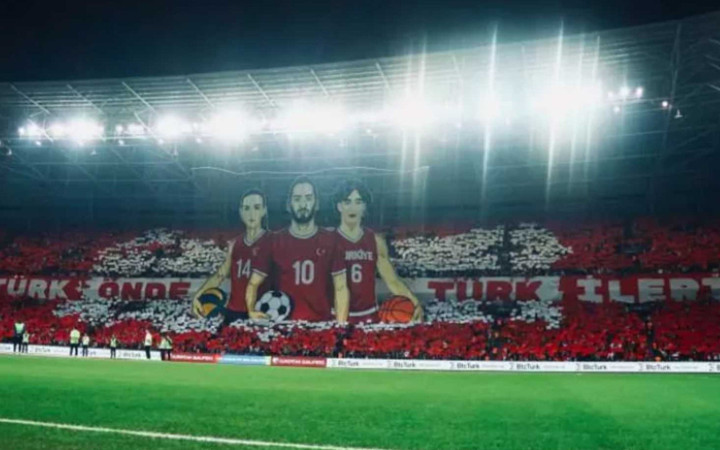 Türkiye - Gürcistan maçında anlamlı gece! Görsel şölen
