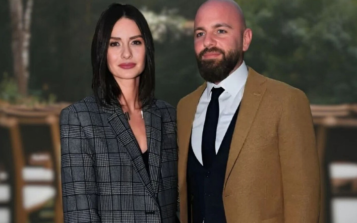 Ayrılık acısı kısa sürdü! Yasemin Ergene'den ayrılan İzzet Özilhan gecelere aktı...