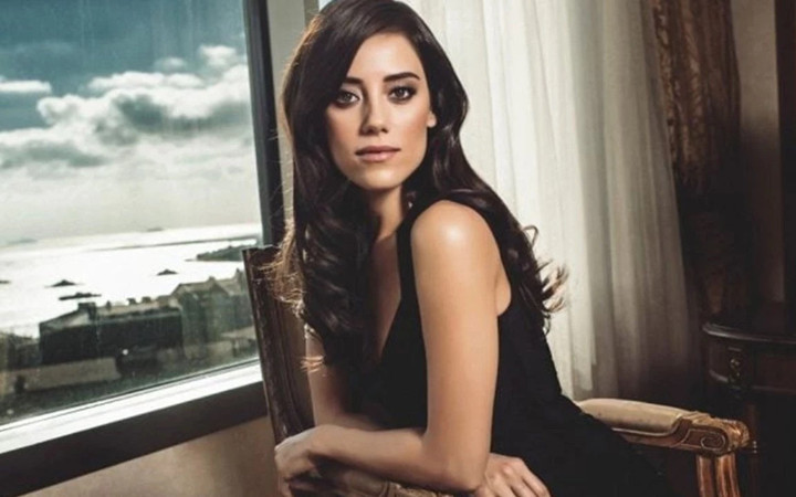 Cansu Dere'nin kariyerinde zirve! Dünyaca ünlü isim ile başrol oynayacak