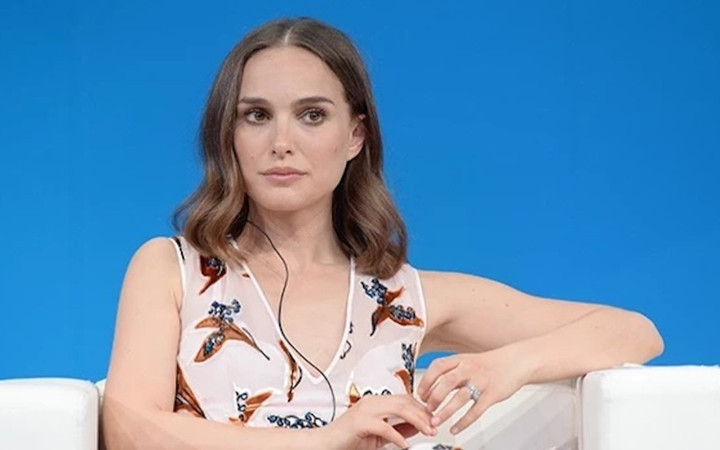 Hollywood yıldızı İstanbul'da garip şekilde görüntülendi! Çocukları ile otele bakın nasıl girdi