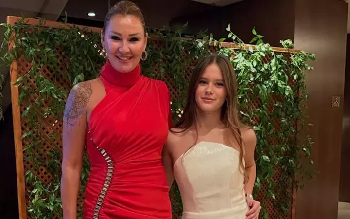 Pınar Altuğ'un kızı Su büyüdü! Güzelliğine beğeni yağıyor...