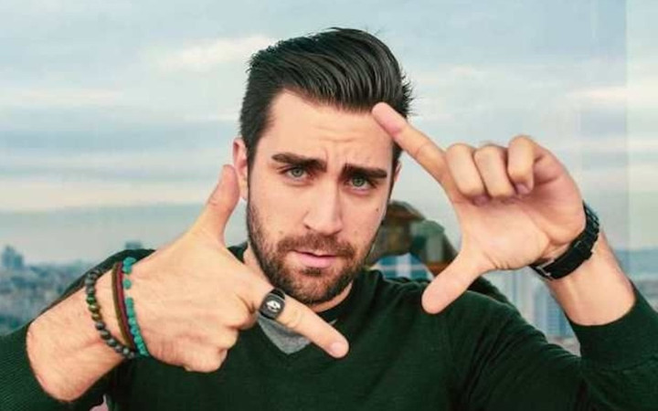 Bornozlu pozu olay yaratmıştı! Çağlar Ertuğrul o paylaşım hakkında konuştu