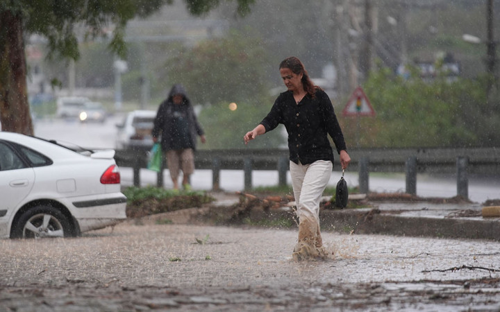 İzmir Foça'da sel felaketi yaşanıyor! Belediye Başkanı acil yardım istedi