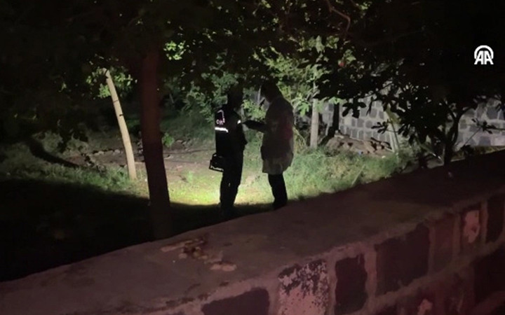 Şanlıurfa'da cami bahçesinde kazı yapan çocuklar bebek cesedi buldu!