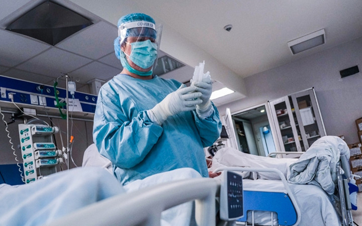 Yeni salgın iki can aldı! Hızla yayılıyor en çok çocukları etkiliyor