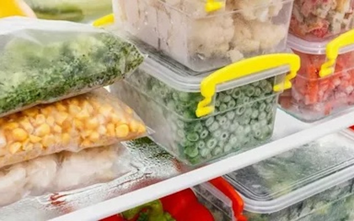 Bu besinler çok sağlıklı ama dondurucuya koyduğunuzda tehlike saçıyor...