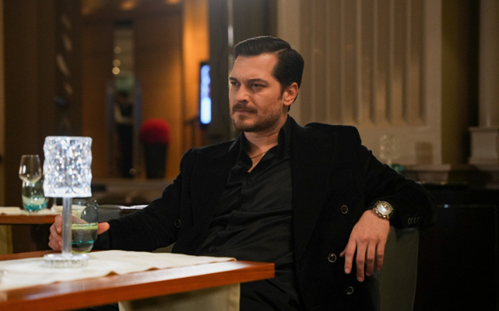 Çağatay Ulusoy'un kardeşi Atalay'dan Eşref Rüya'ya set ziyareti! Karizma genetik...