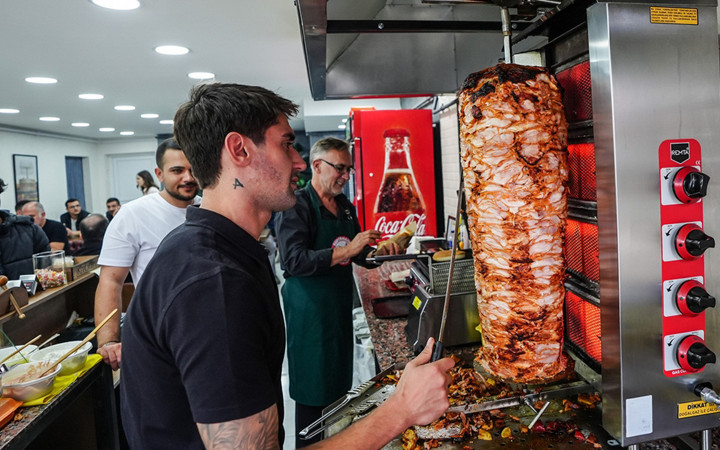 Beşiktaş'ın eski futbolcusu Orkan Çınar dönerci oldu
