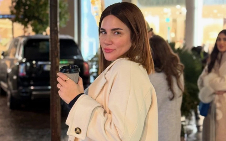 Buse Varol'un ayakkabılarını görenler toynağa benzetti! Garip ayakkabıların fiyatı daha garip...