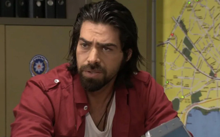 Arka Sokaklar'ın Murat'ı yıllar sonra ortaya çıktı! Oyunculuğu bırakıp maneviyata yönelmişti, son haline yorum yağdı